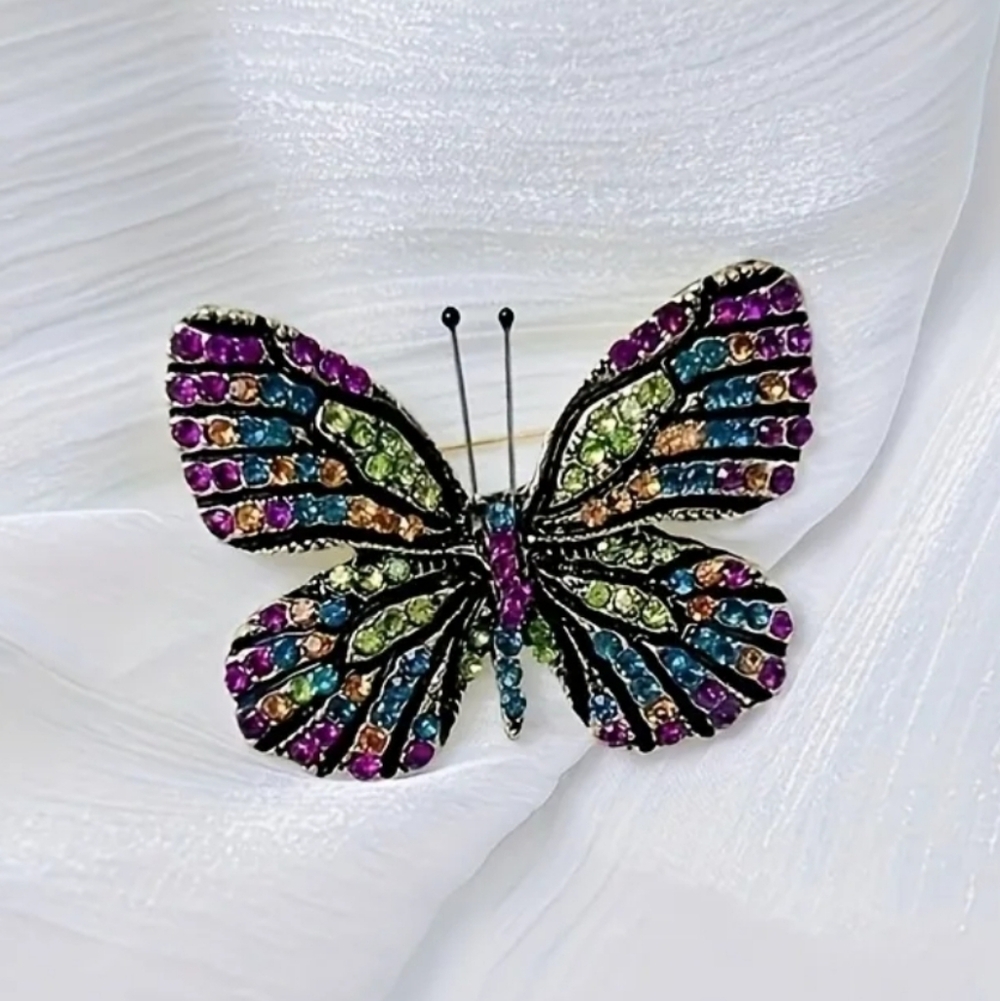 🆕️🦋 MULTI COLOURED RHINESTONE BUTTERFLY BROOCH / PIN🦋